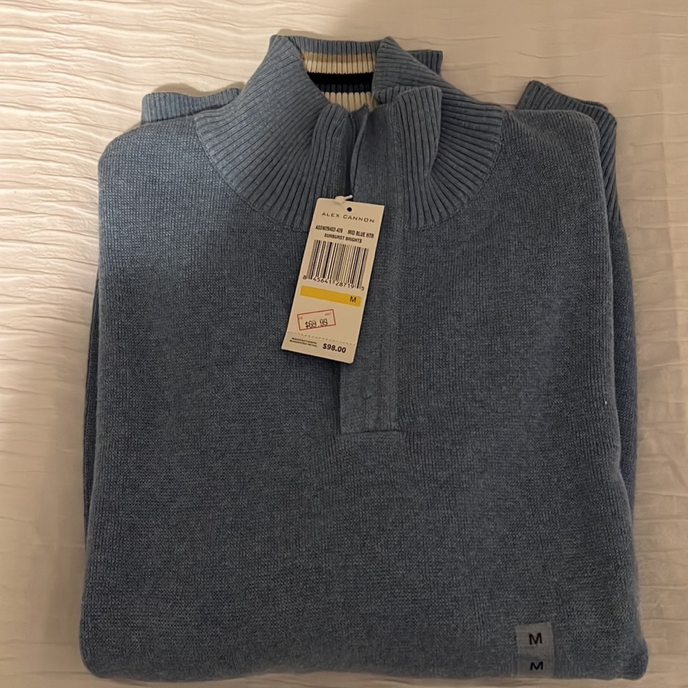 NWT light  blue sweater Alex Cannon size M
